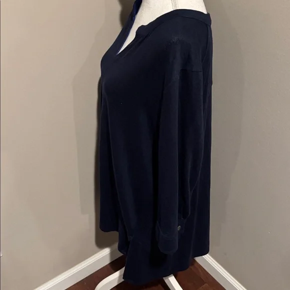 Lysse navy blue split neck linen knit sweater with contrasting blue strip - Picture 4 of 11